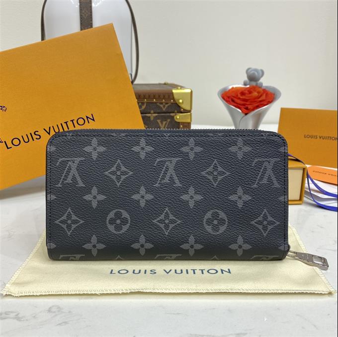 2025224N41662104122379