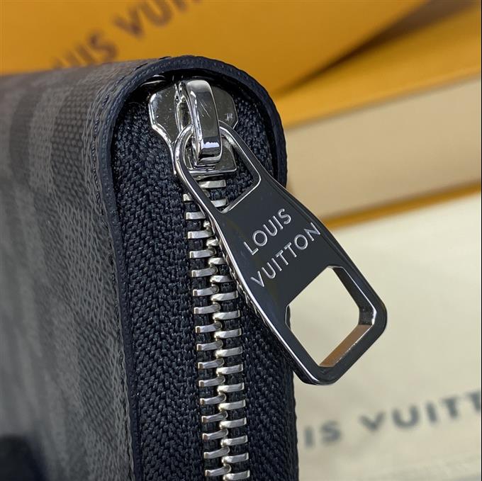 2025224N41662104122583