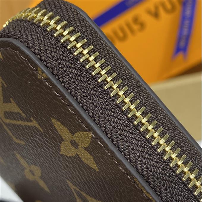 2025224N41662104122726