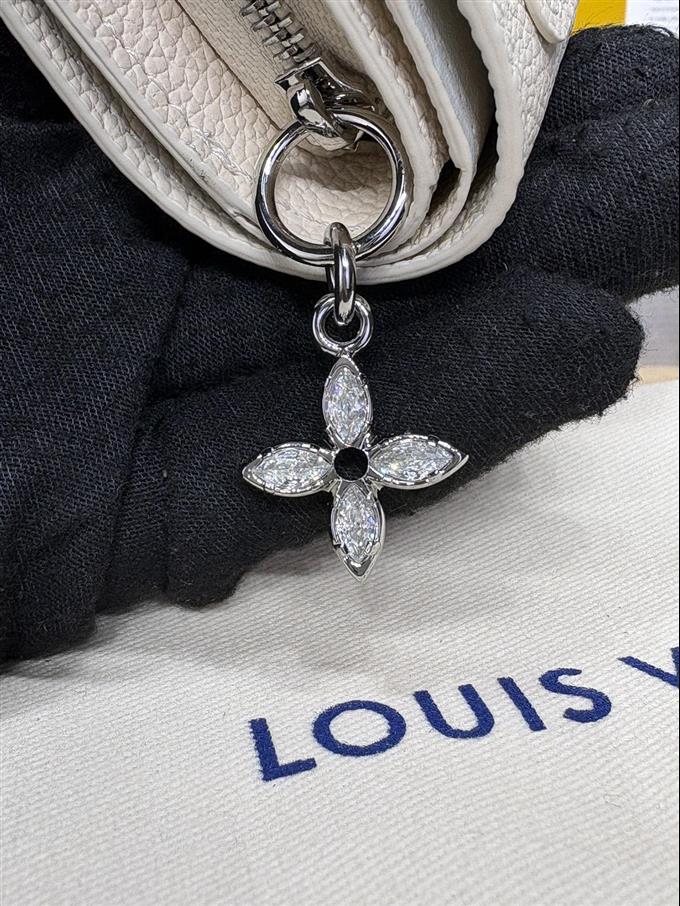 2025224M12188104717152