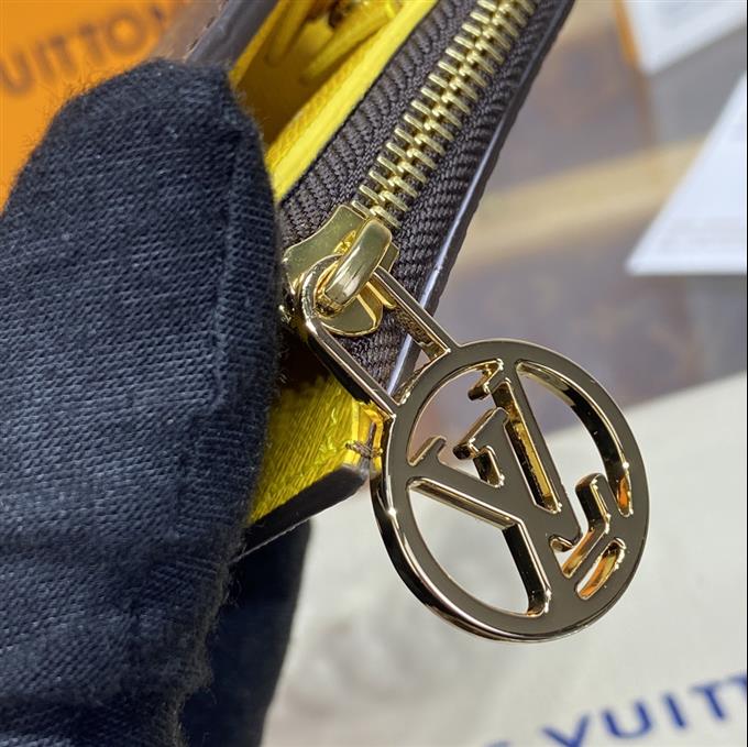 2025224M82381105247693