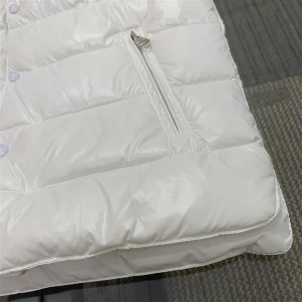 2024322133443519270300